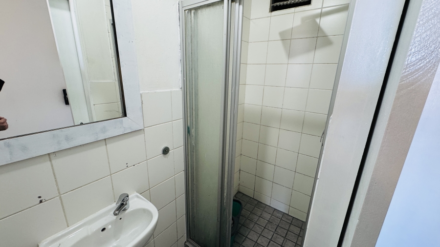 To Let 1 Bedroom Property for Rent in Zonnebloem Western Cape